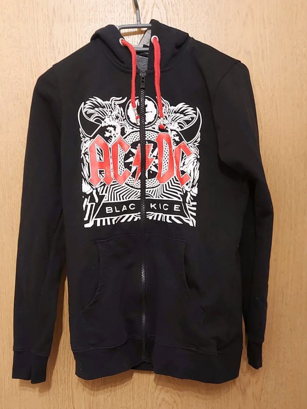 AC/DC Herren Black Ice Jacke – Größe M – Schwarz/Rot