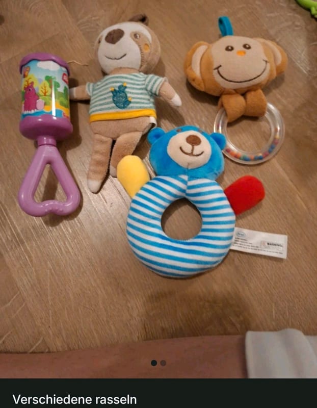 Verschiedene Rasseln – Babyspielzeug-Set