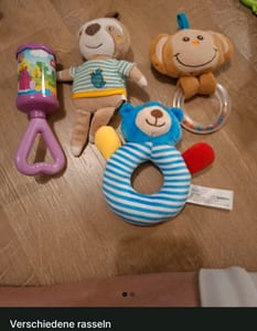 Verschiedene Rasseln – Babyspielzeug-Set