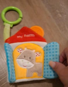 Verschiedene Rasseln – Babyspielzeug-Set – Bild 2 von 7
