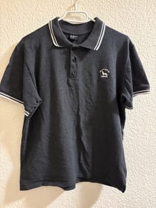 Herren Poloshirt dunkelgrau mit weißen Streifen am Kragen – Größe M – Bild 2 von 4