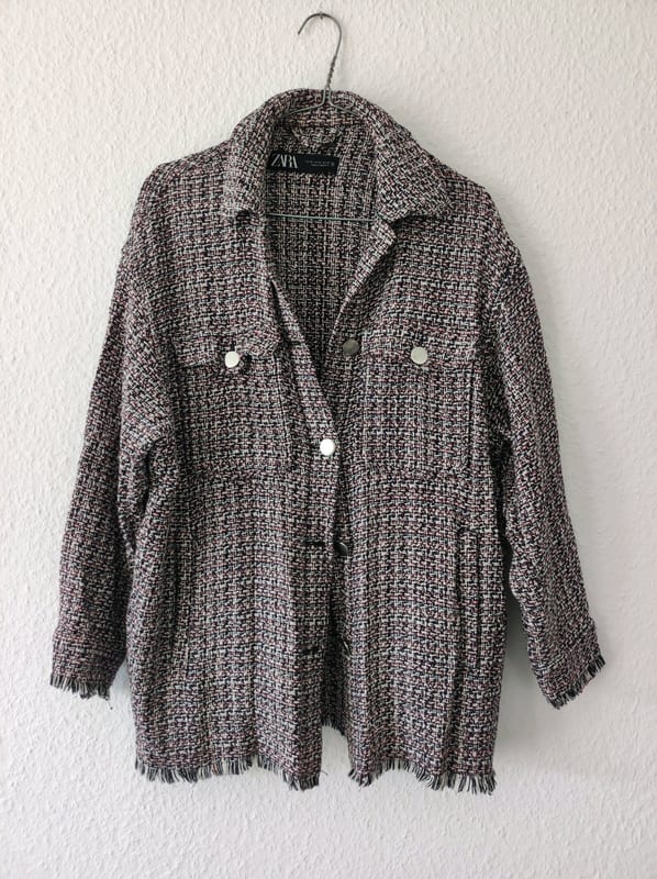 Damen Tweed-Overshirt-Jacke mit Fransenkante und Knopfleiste – Größe XS – Bunt