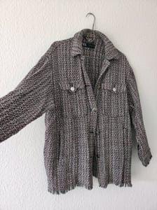 Damen Tweed-Overshirt-Jacke mit Fransenkante und Knopfleiste – Größe XS – Bunt – Bild 2 von 5