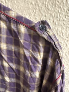 Herren Kariertes Langarmhemd mit Brusttasche und Schulterklappen – Größe L – Lila – Bild 3 von 4