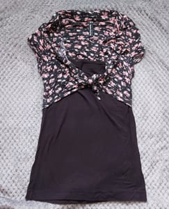 Damen Top mit Blumenmuster – Größe M – Schwarz