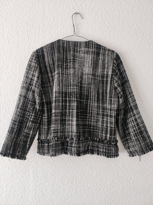 Damen-Blazer mit Bouclé-Struktur und Fransensaum, schwarz-weiß – Größe 36 – Bild 4 von 7