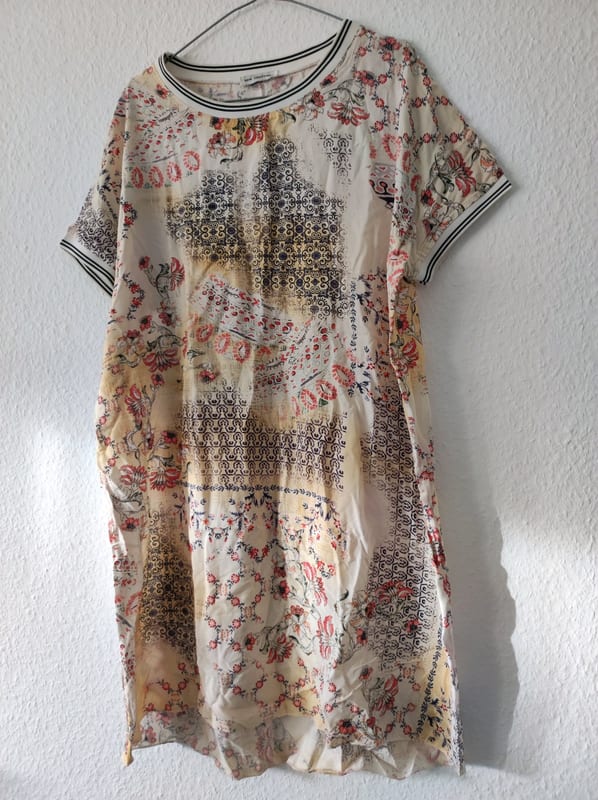Damen Kleid mit buntem Blumen- und Ornamentdruck, kurzarm – Größe L/XL – Creme-Bunt