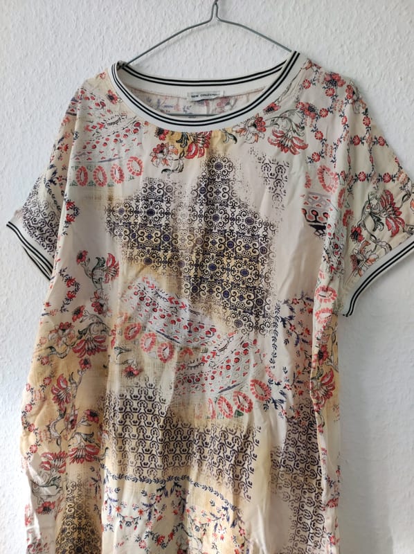 Damen Kleid mit buntem Blumen- und Ornamentdruck, kurzarm – Größe L/XL – Creme-Bunt – Bild 2 von 6