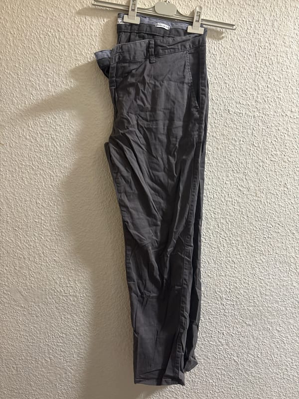 Graue Herren-Chinohose, Regular Fit – Größe 48 – Bild 2 von 4