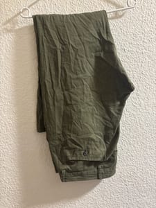 Herren Olivgrüne Stoffhose – Regular Fit – Größe 3XL