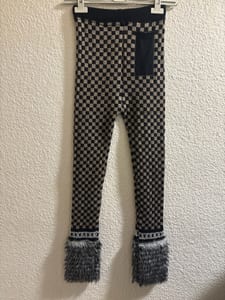Damen Strickleggings mit Schachbrettmuster und Fellbündchen – Größe XS/S – Schwarz-Beige – Bild 3 von 3