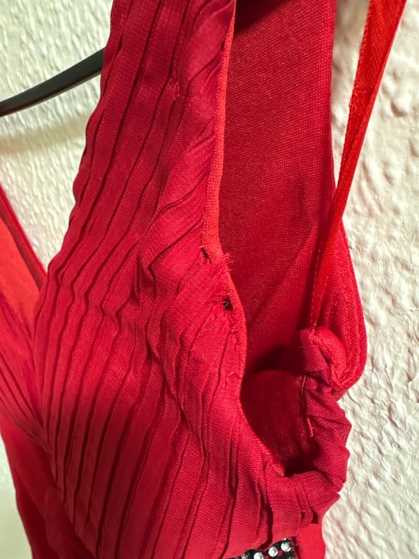 Damen Rotes Cocktailkleid mit Strass-Gürtel und Rosenapplikation – Größe M/L – Bild 3 von 4