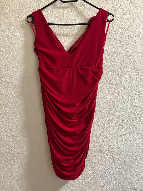 Damen Rotes Cocktailkleid mit Strass-Gürtel und Rosenapplikation – Größe M/L – Bild 4 von 4