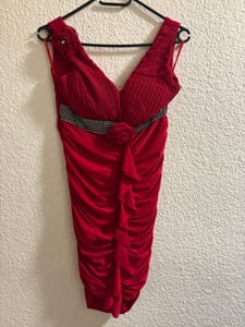 Damen Rotes Cocktailkleid mit Strass-Gürtel und Rosenapplikation – Größe M/L