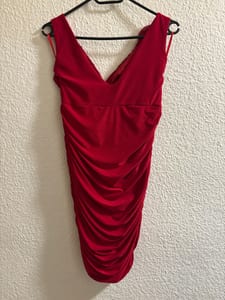Damen Rotes Cocktailkleid mit Strass-Gürtel und Rosenapplikation – Größe M/L – Bild 4 von 4
