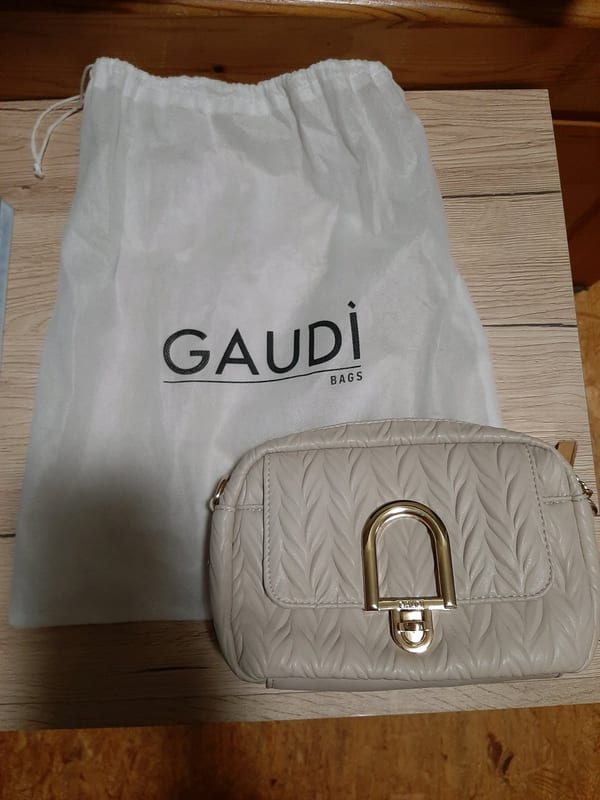 Damen Umhängetasche von Gaudi in Beige mit goldfarbenem Verschluss