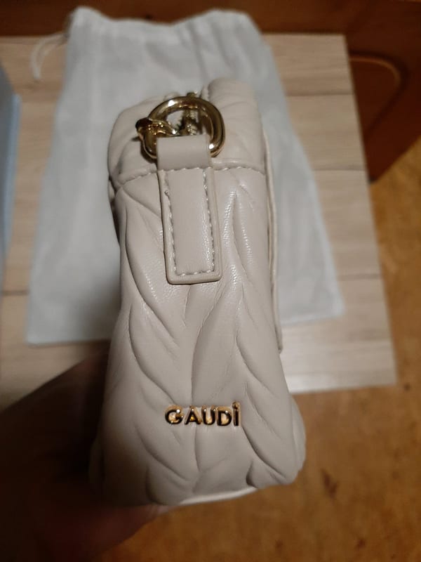 Damen Umhängetasche von Gaudi in Beige mit goldfarbenem Verschluss – Bild 3 von 7
