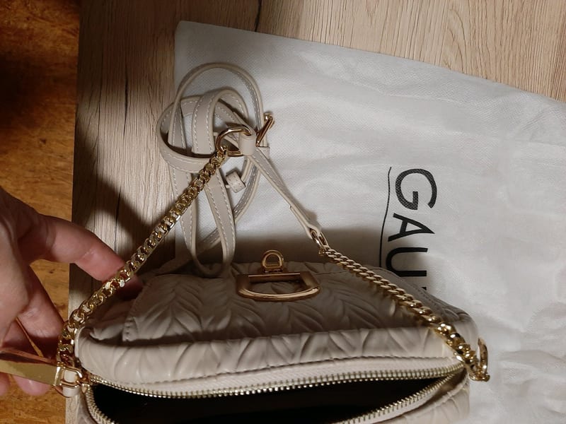 Damen Umhängetasche von Gaudi in Beige mit goldfarbenem Verschluss – Bild 6 von 7