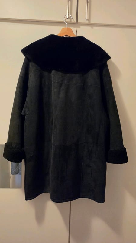 Damen Vintage Marc Cain Lammfellmantel Schwarz Echtleder Shearling Coat 80s/90s – Größe Oversize – Bild 8 von 9