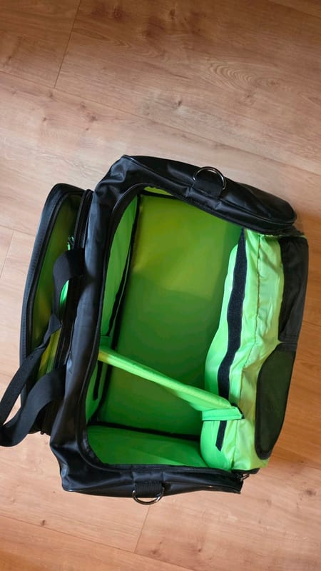 Damen SNKR BAG by Sneaker Myth Sneaker Tasche Duffle Bag – Schwarz/Grün – Bild 4 von 4