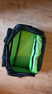 Damen SNKR BAG by Sneaker Myth Sneaker Tasche Duffle Bag – Schwarz/Grün – Bild 3 von 4