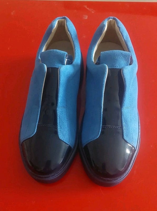 Girotti Damen Slipper Wildleder blau/schwarz Lackoptik Schlupf EU 39 – Größe 39