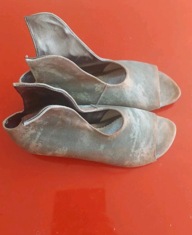 Papucei Damen Sandalen Riemchen Peep-Toe Leder Grau EU 38 flach – Größe 38 – Bild 2 von 5