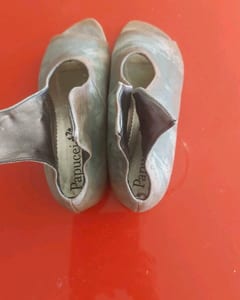 Papucei Damen Sandalen Riemchen Peep-Toe Leder Grau EU 38 flach – Größe 38 – Bild 3 von 5