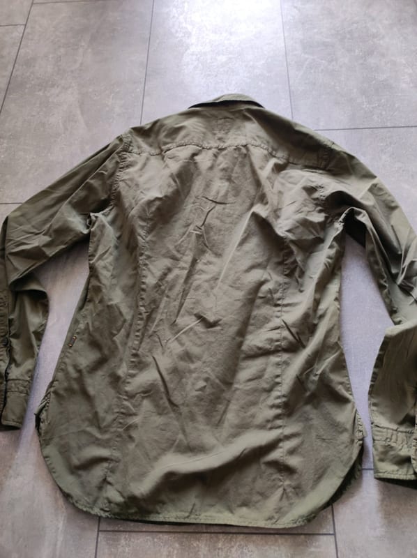 Olivgrünes Herrenhemd, langarm, Slim Fit – Größe M – Bild 8 von 9