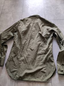 Olivgrünes Herrenhemd, langarm, Slim Fit – Größe M – Bild 8 von 9