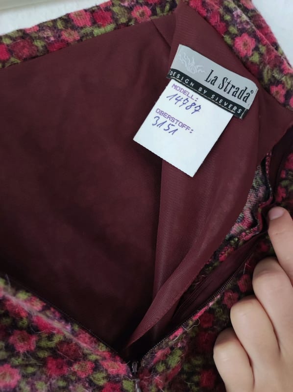 Damen Geblümter Midirock mit Rüschensaum aus Wollmischgewebe – Größe S – Rot – Bild 4 von 6