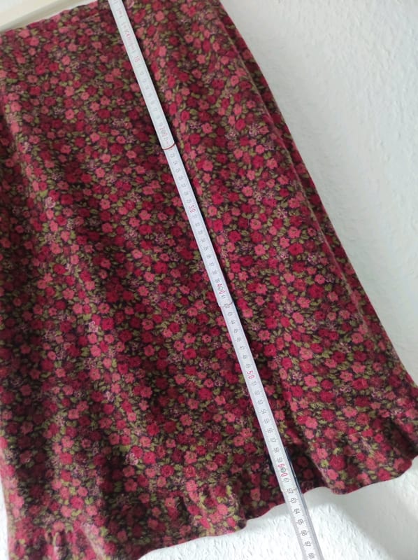 Damen Geblümter Midirock mit Rüschensaum aus Wollmischgewebe – Größe S – Rot – Bild 5 von 6