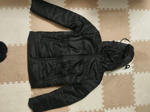 Herren Schwarze gesteppte Winterjacke mit Kapuze – Größe M