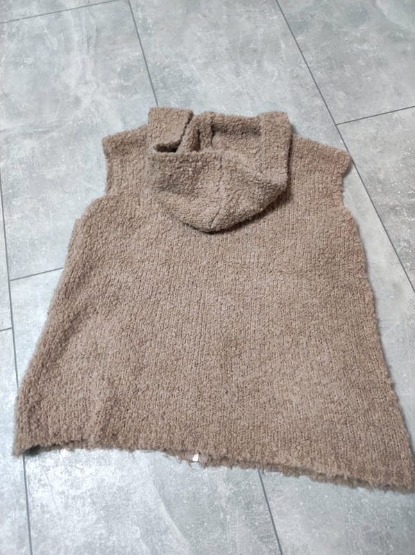 Damen Ärmellose Strickweste mit Kapuze und Reißverschluss – Größe M – Camel-beige – Bild 3 von 4