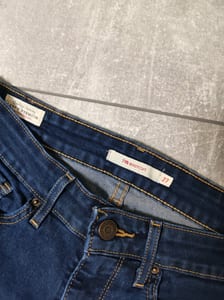 Damen Dunkelblaue Bootcut-Jeans – Größe S – Bild 2 von 4