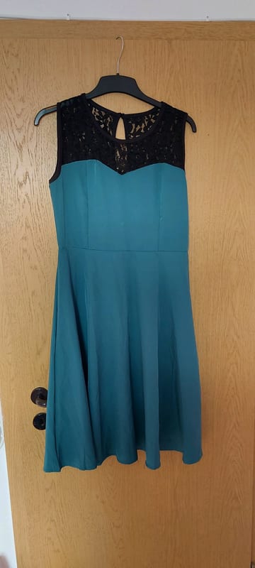 Damen Kleid mit schwarzer Spitze – ärmellos, knielang – Größe M – Türkis