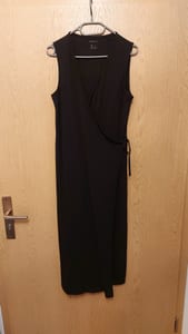 Damen Schwarzes geripptes Wickelkleid, ärmellos, lang – Größe M