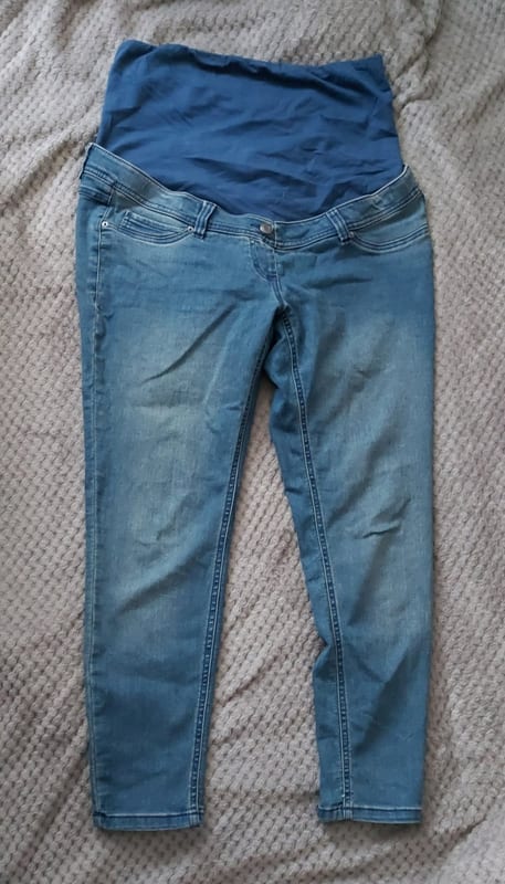 Damen Umstandsjeans in hellblau – Größe M/L