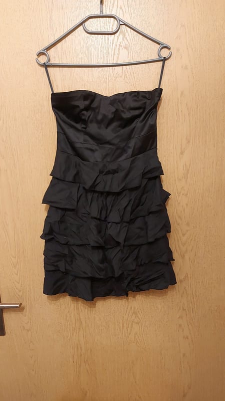 Damen Schwarzes Bandeau-Kleid mit Volants – Cocktailkleid – Größe S