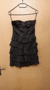Damen Schwarzes Bandeau-Kleid mit Volants – Cocktailkleid – Größe S