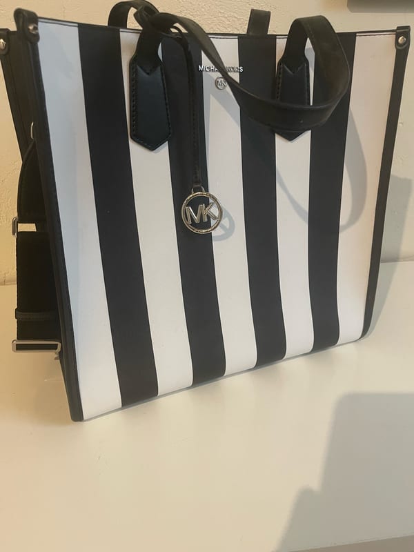 Damen Shopper Michael Kors original mit schwarz-weißen Streifen und silbernen Details – Bild 5 von 8