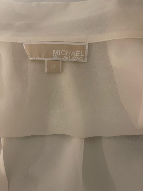 Michael Kors Damen Cremeweiße Bluse mit Plissee-Schal und Schleife – Größe XS – Bild 5 von 6