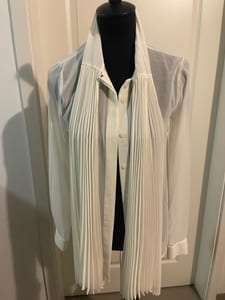 Michael Kors Damen Cremeweiße Bluse mit Plissee-Schal und Schleife – Größe XS