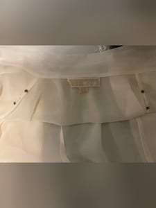 Michael Kors Damen Cremeweiße Bluse mit Plissee-Schal und Schleife – Größe XS – Bild 6 von 6