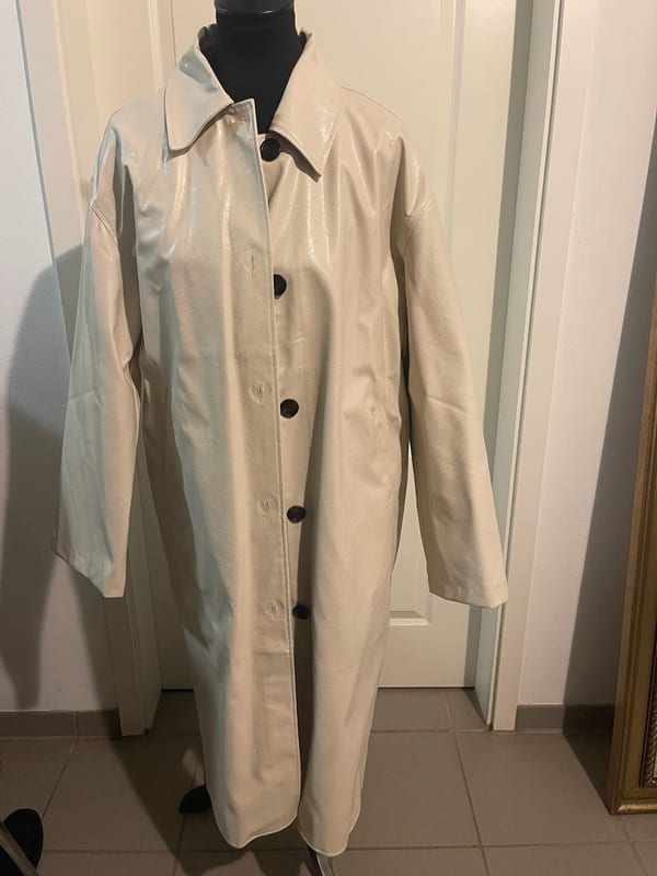 Damen Trenchcoat NA-KD oversized – Creme – Bild 4 von 6
