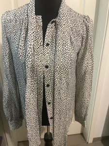 Michael Kors Damen Bluse mit Schleifenkragen und Animalprint – Schwarz-Weiß – Bild 2 von 5