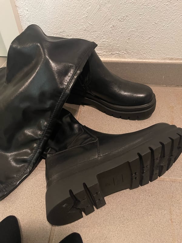 Damen Overknees Plateau Stiefel Neu mit Karton – Größe 39 – Schwarz