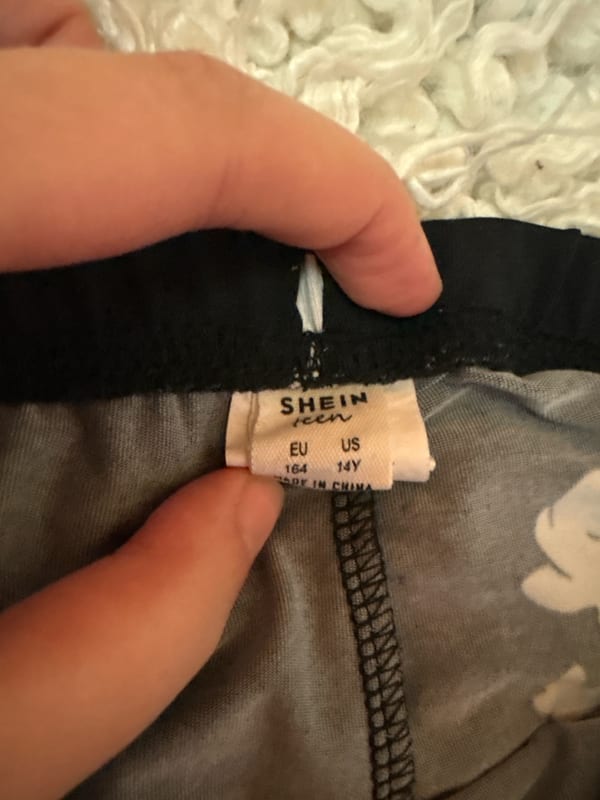 Mädchen Schwarze Leggings mit Blumenmuster – Jugendgröße – Größe 164 – Bild 2 von 3