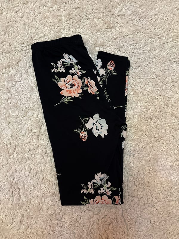 Mädchen Schwarze Leggings mit Blumenmuster – Jugendgröße – Größe 164 – Bild 3 von 3