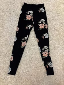 Mädchen Schwarze Leggings mit Blumenmuster – Jugendgröße – Größe 164